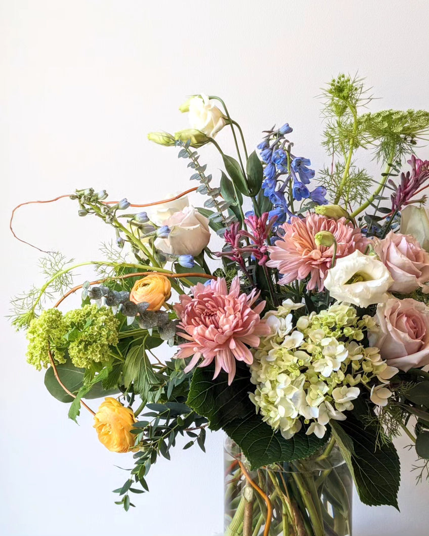 Seasonal Vase Arrangement 𝘧𝘳𝘰𝘮: